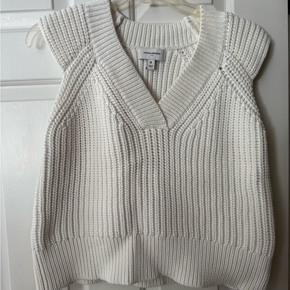 Banana Republic V-Neck Sweater in White